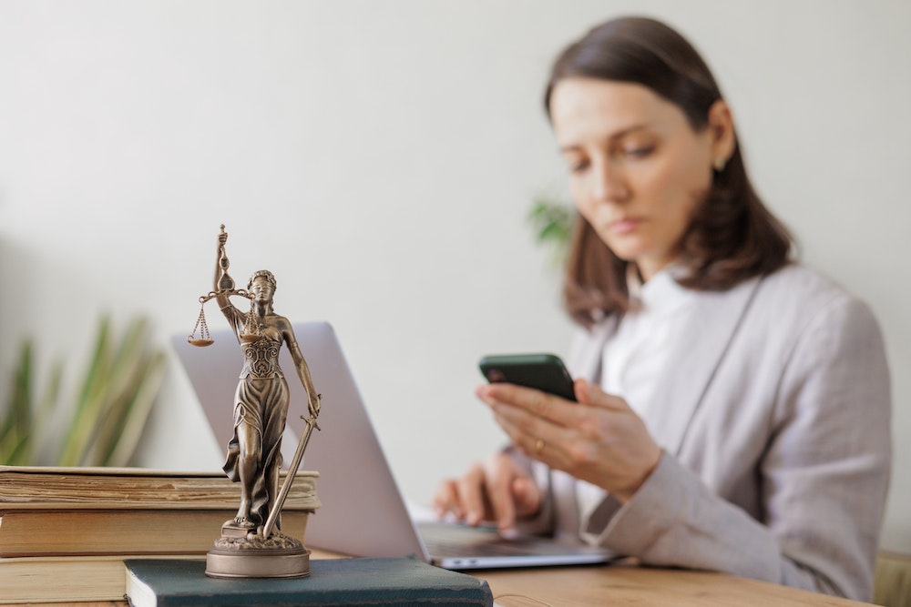 Comprendre les Lois : Qu'est-ce qu'une Loi et Comment Fonctionne-t-elle ?