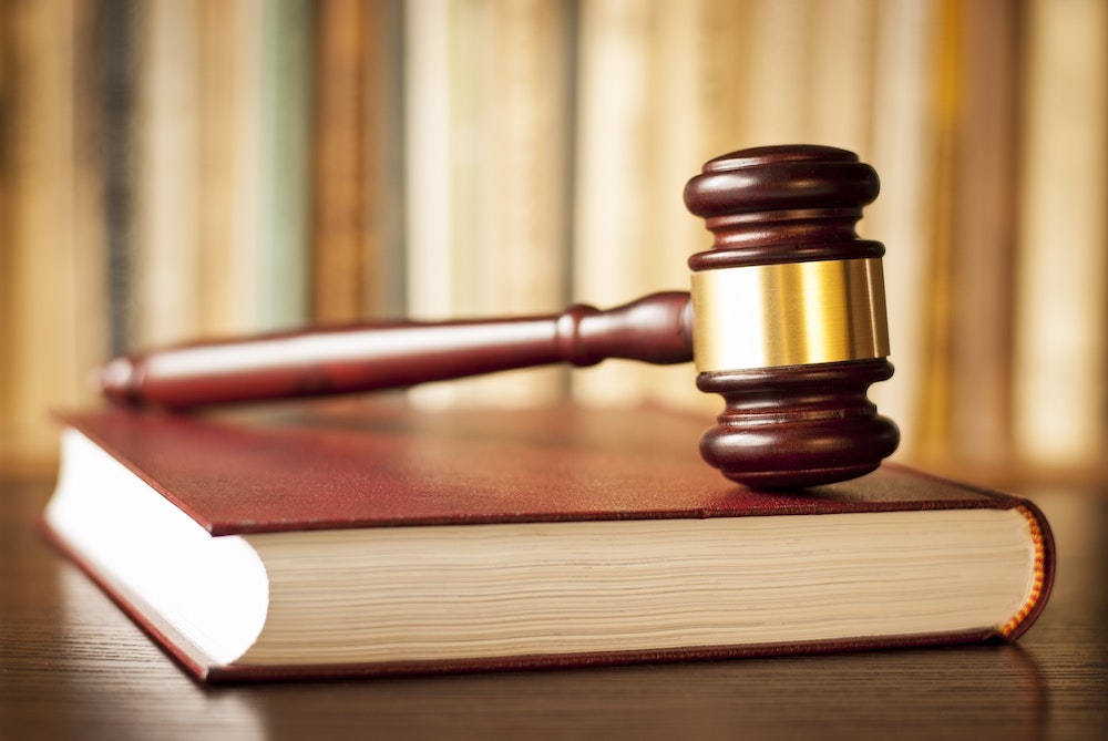 Procédures judiciaires pénales : Comprendre les étapes clés et les enjeux